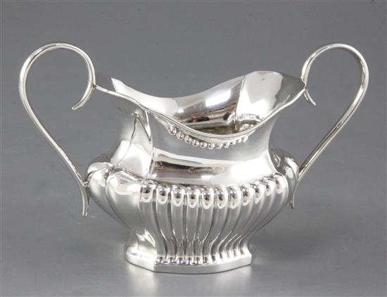 An Edwardian silver sugar bowl, Height 4”/102mm Width inc handles 6 ½”/168mm Weight: 5.5oz/155grms